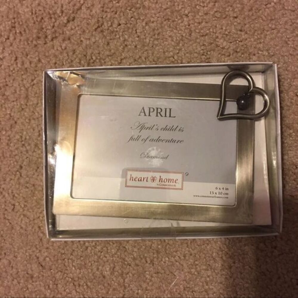 BRAND NEW Month of April 4x6 picture‎ frame